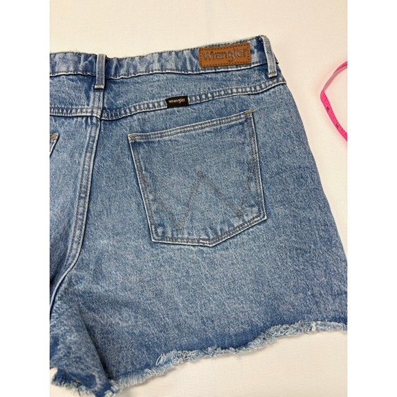 Wrangler Women's Mid Rise Vintage Denim Shorts Size 14 NWOT - Picture 1 of 13